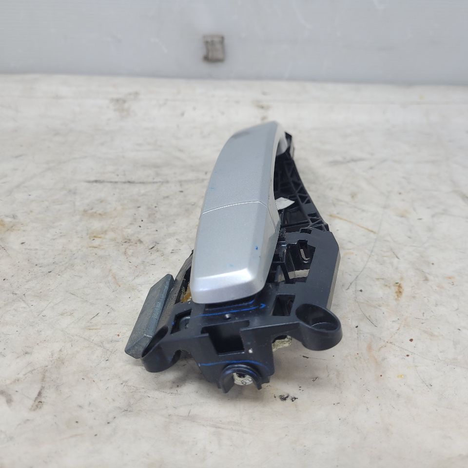 2014 CAMARO RH PASSENGER DOOR HANDLE SILVER 28874 - image 4