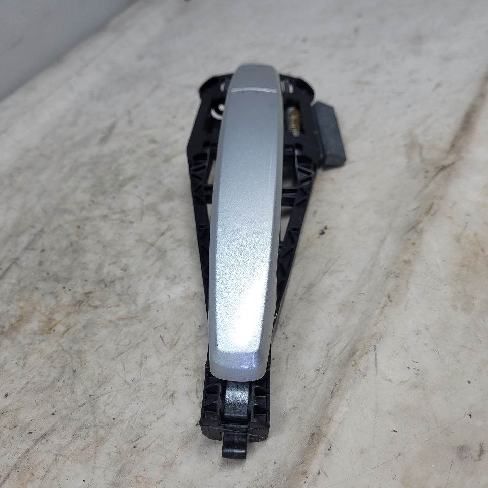 2014 CAMARO RH PASSENGER DOOR HANDLE SILVER 28874 - image 6