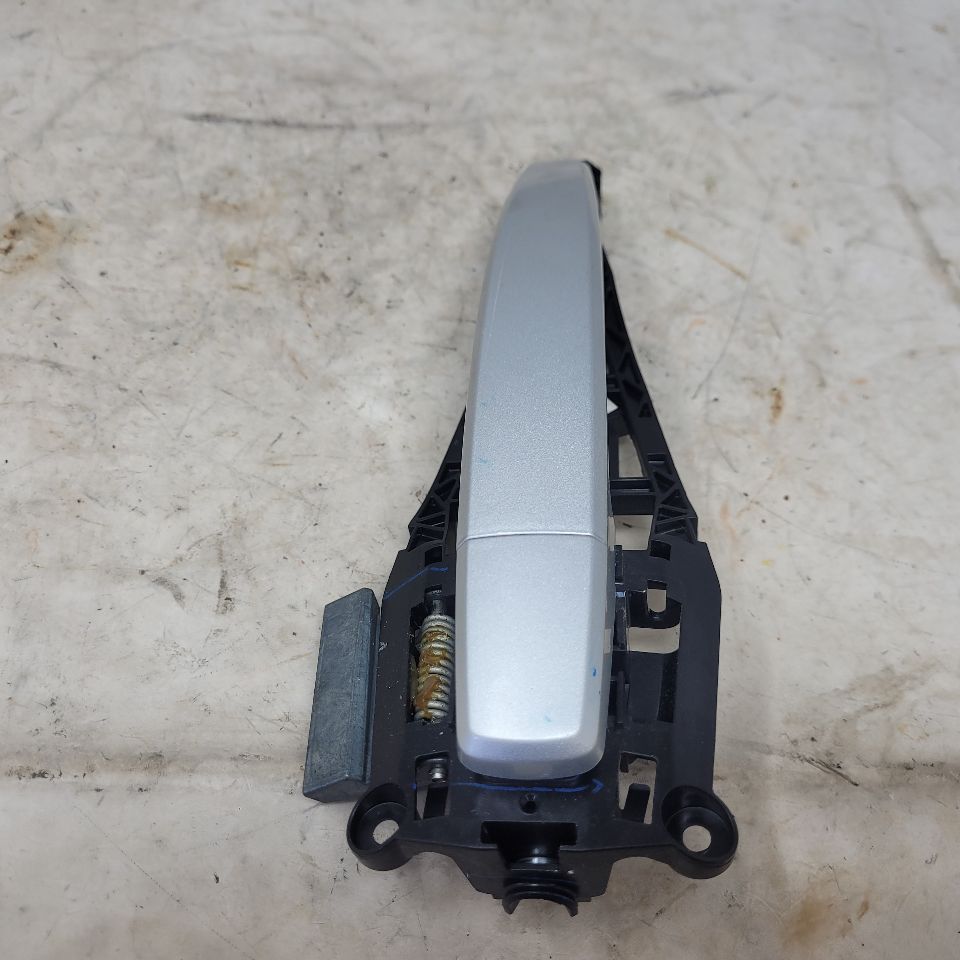 2014 CAMARO RH PASSENGER DOOR HANDLE SILVER 28874 - image 7