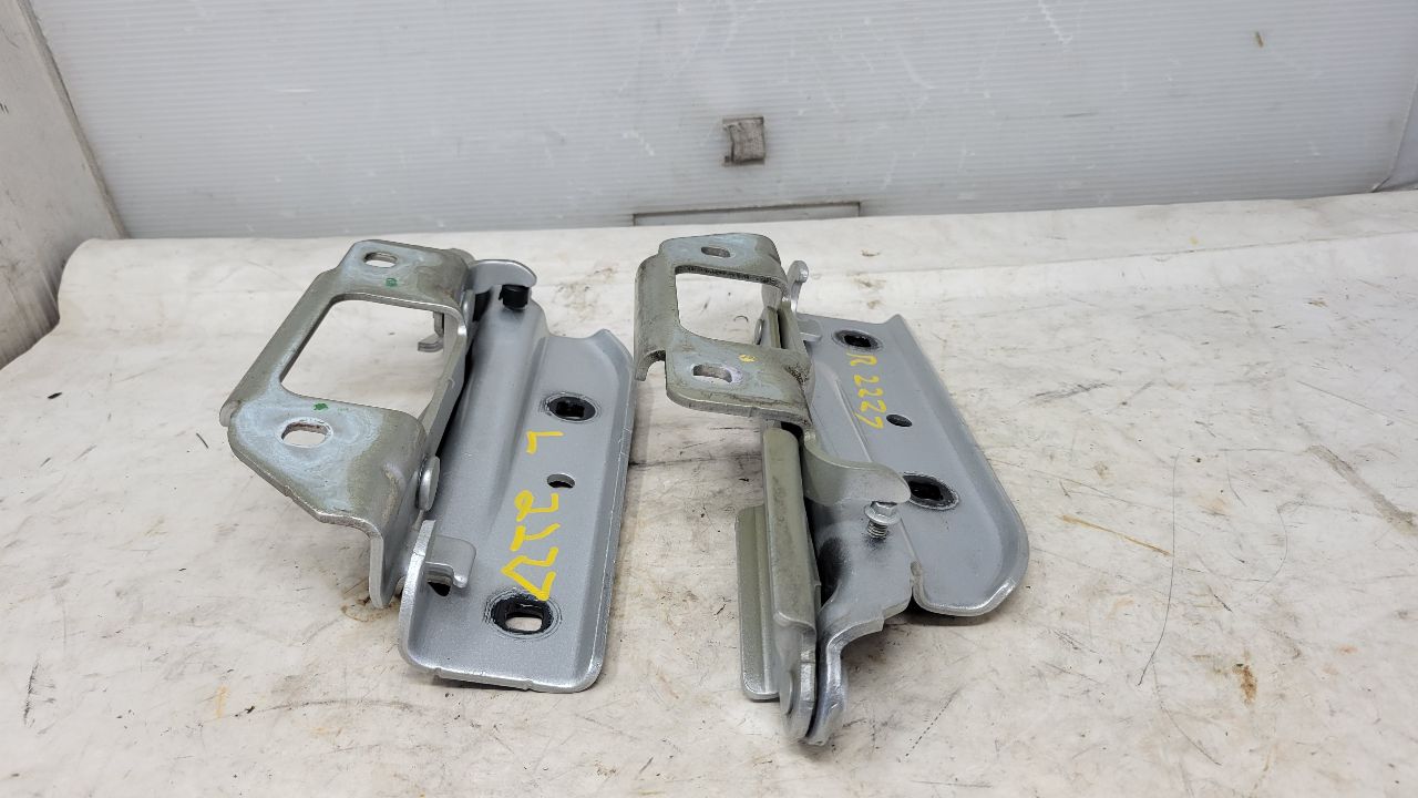 2014 CAMARO HOOD HINGES PAIR SILVER LH RH 28899 - image 3