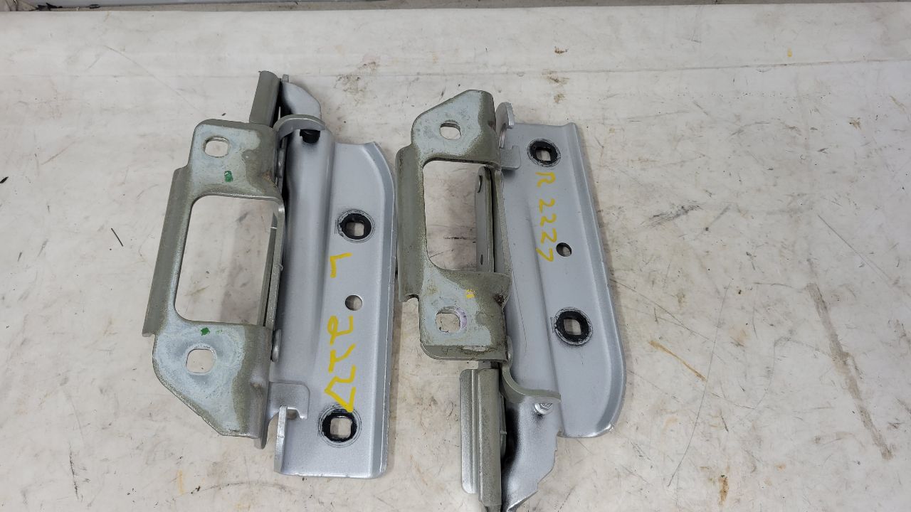 2014 CAMARO HOOD HINGES PAIR SILVER LH RH 28899 - image 1