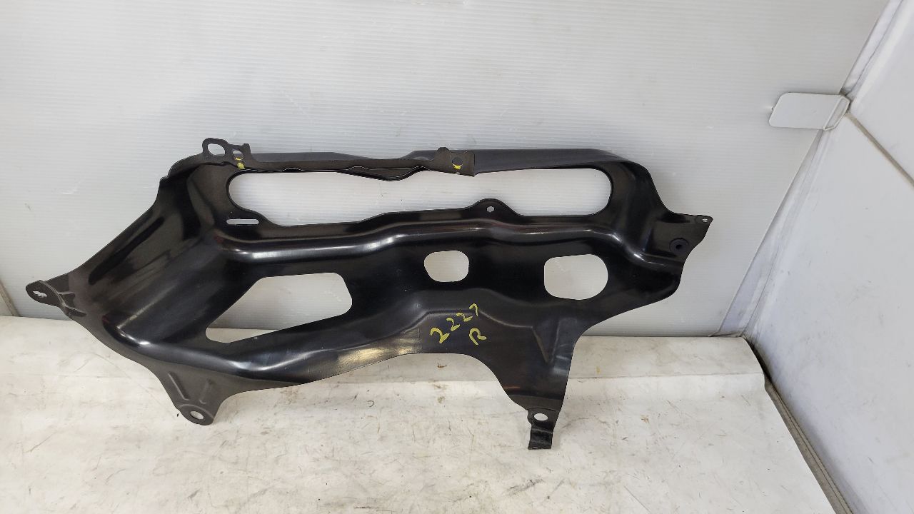 2014 CAMARO RH PASSENGER TAIL LIGHT BUCKET MOUNT 28907 - image 2