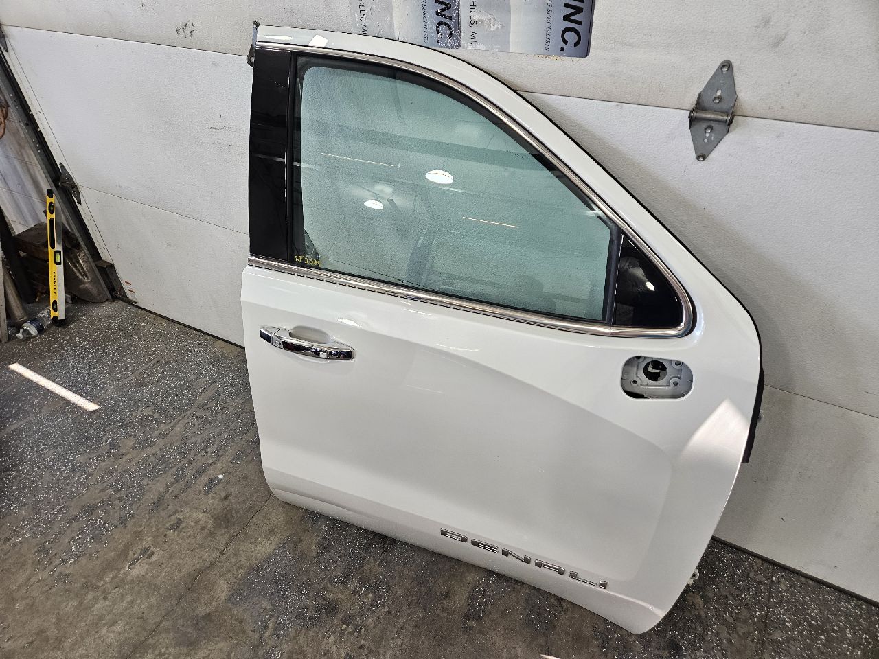 2023 SIERDEN15 RH FRONT ABALONE WHITE 7D2 DENT 28993 - image 2