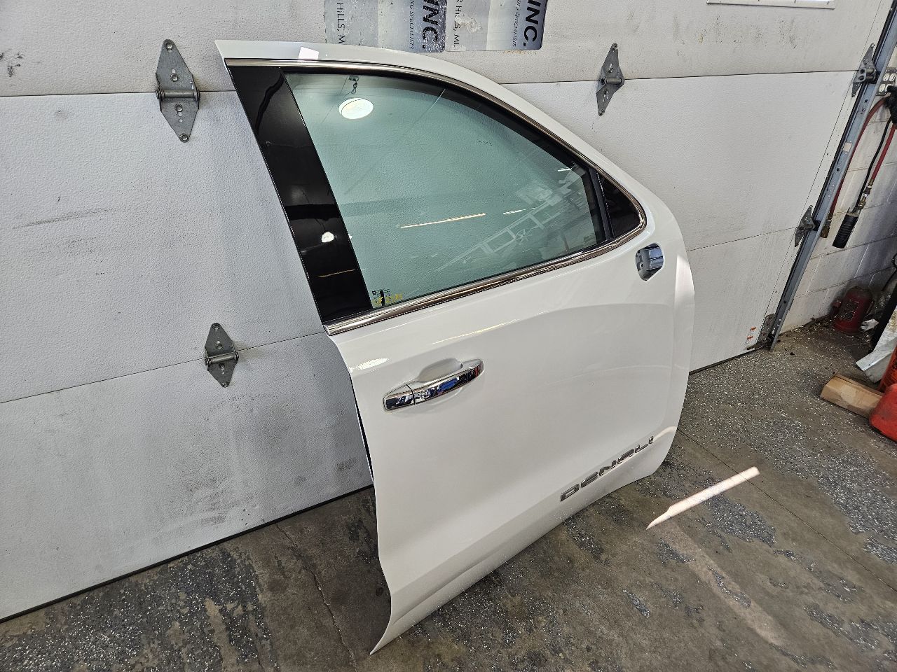 2023 SIERDEN15 RH FRONT ABALONE WHITE 7D2 DENT 28993 - image 4