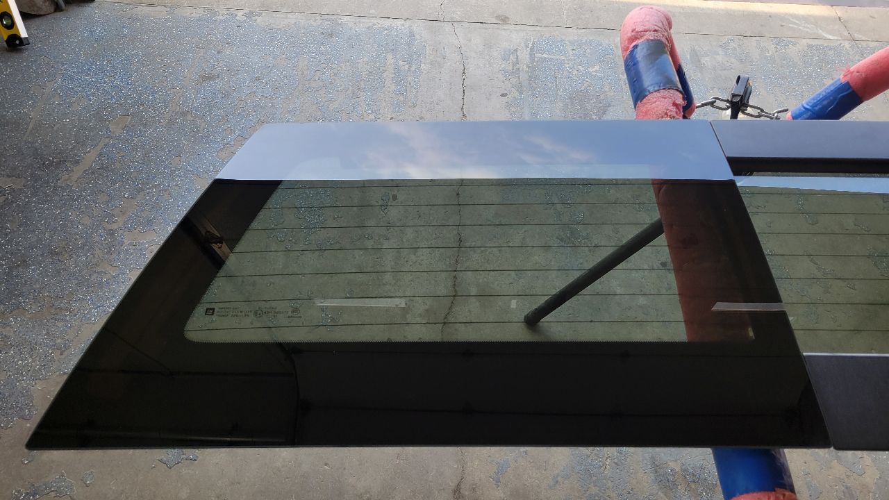 2023 SIERDEN15 OEM SLIDING BACK GLASS ON SHELF 28995 - image 2