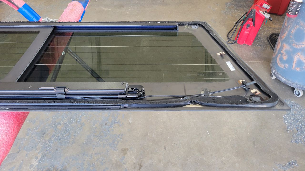 2023 SIERDEN15 OEM SLIDING BACK GLASS ON SHELF 28995 - image 13