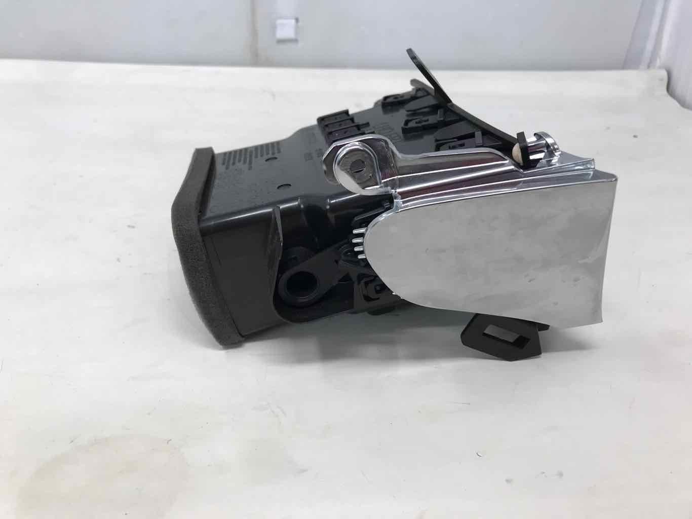 2017 ESCALADE LH OUTER DASH VENT 22946837 289 - image 4