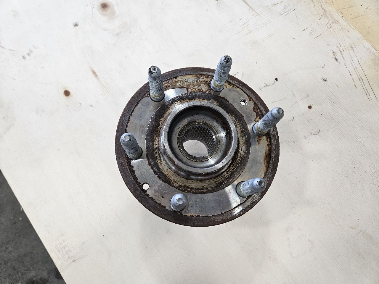 2023 SIERDEN15 OEM FRONT 4WD WHEEL HUB 26K MILES 29047 - image 3