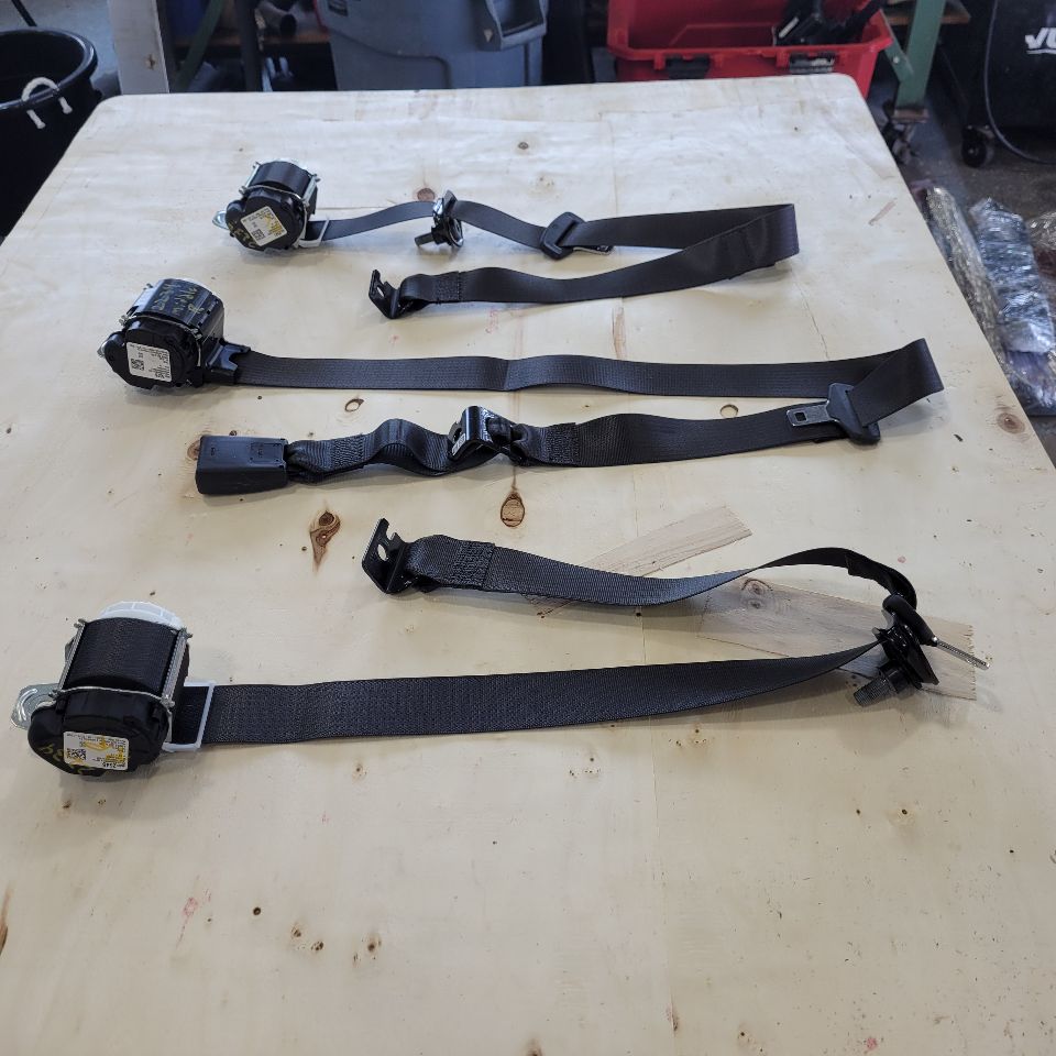 2023 SIERDEN15 REAR SEAT BELT RETRACTORS SET OF 3 29093 - image 4