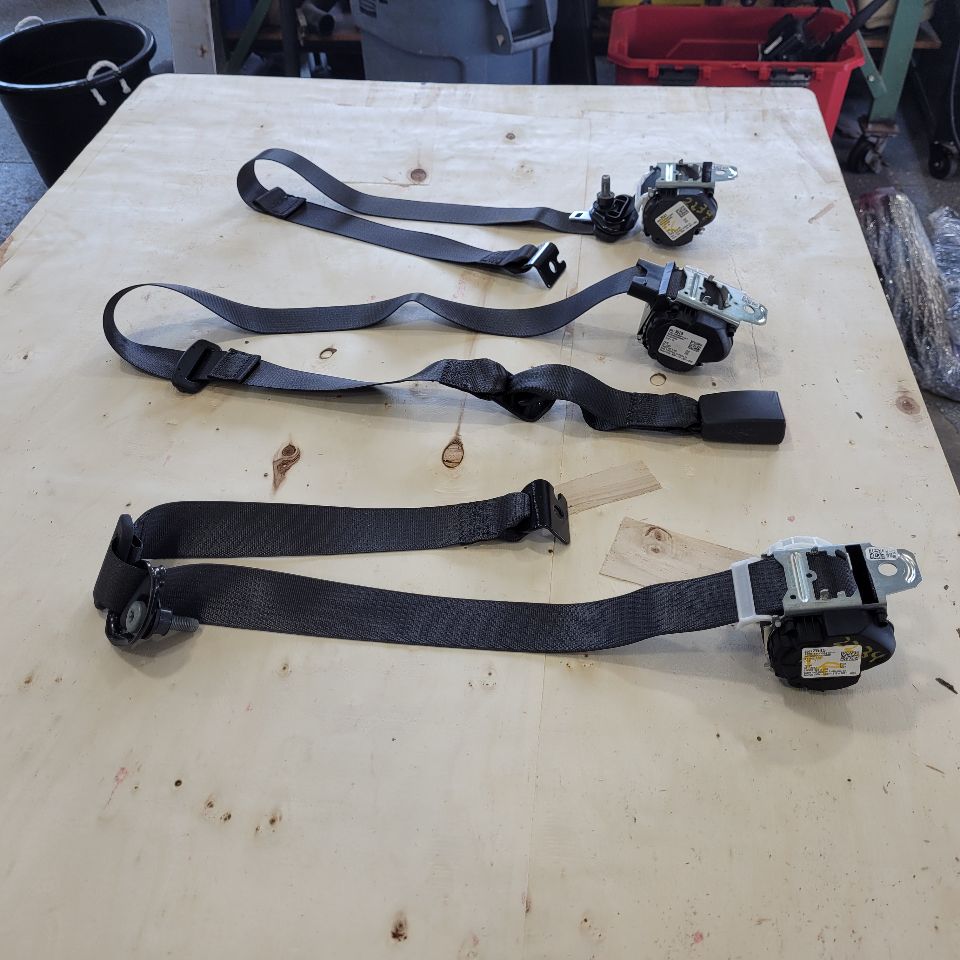 2023 SIERDEN15 REAR SEAT BELT RETRACTORS SET OF 3 29093 - image 5