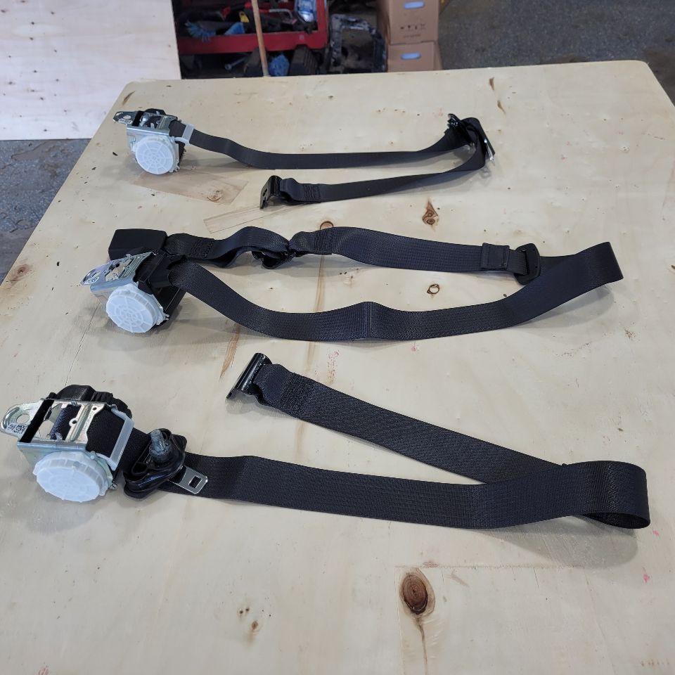 2023 SIERDEN15 REAR SEAT BELT RETRACTORS SET OF 3 29093 - image 7