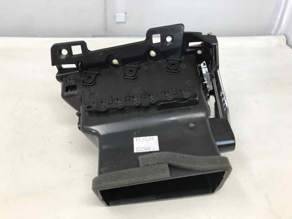 2017 ESCALADE RH OUTER DASH VENT 22946836 290 - image 4