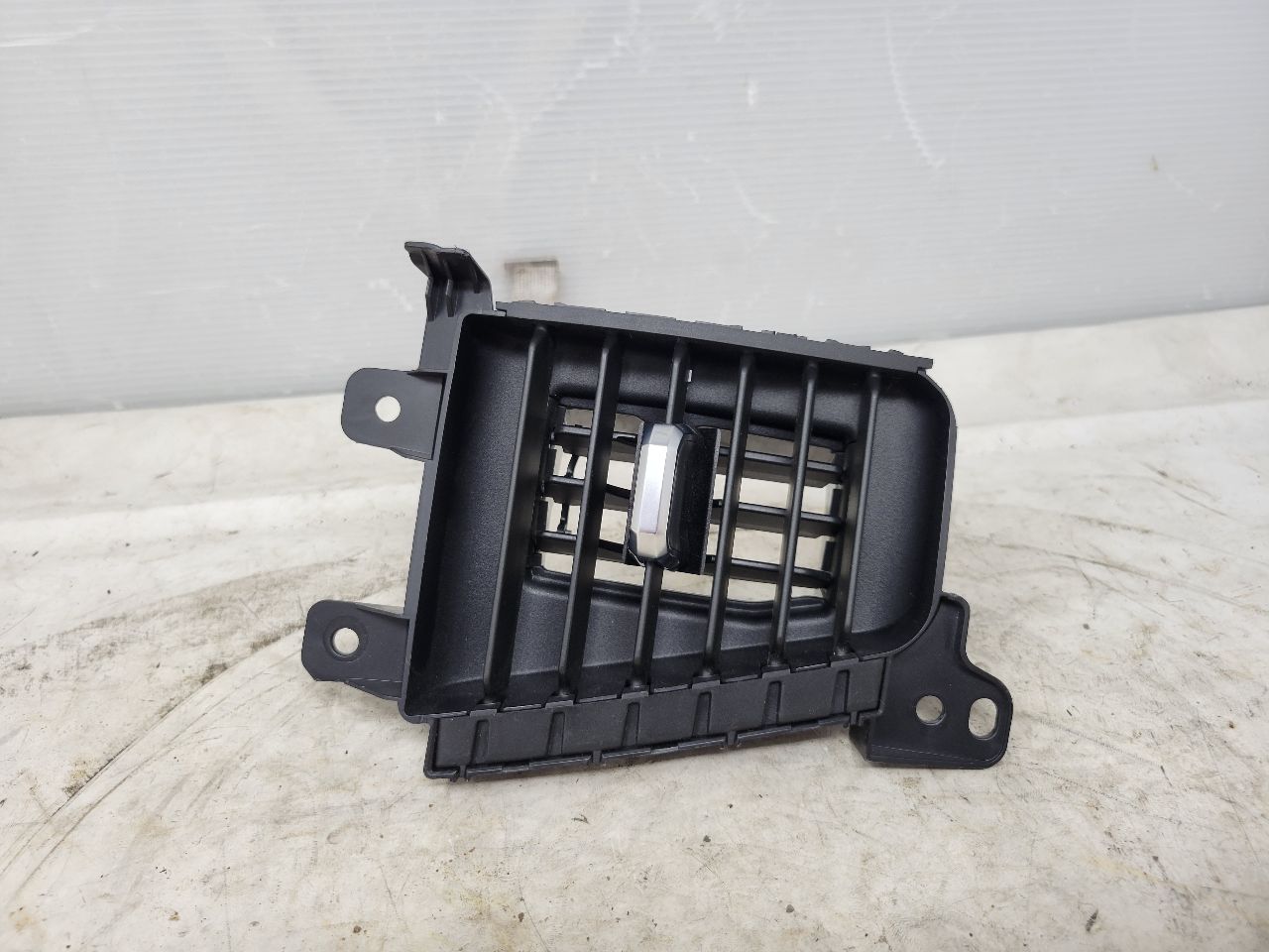 2023 SIERDEN15 RH PASSENGER DASH VENT 85588251 29111 - image 1
