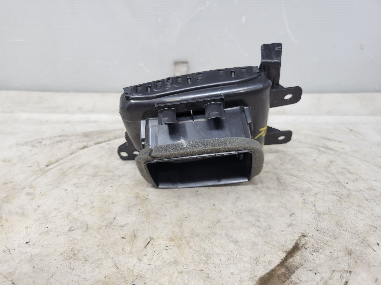 2023 SIERDEN15 RH PASSENGER DASH VENT 85588251 29111 - image 7