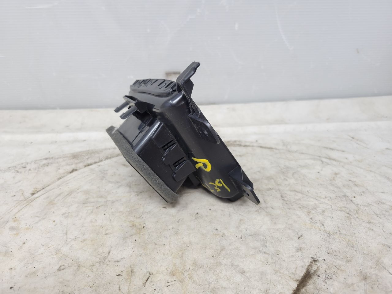 2023 SIERDEN15 RH PASSENGER DASH VENT 85588251 29111 - image 8