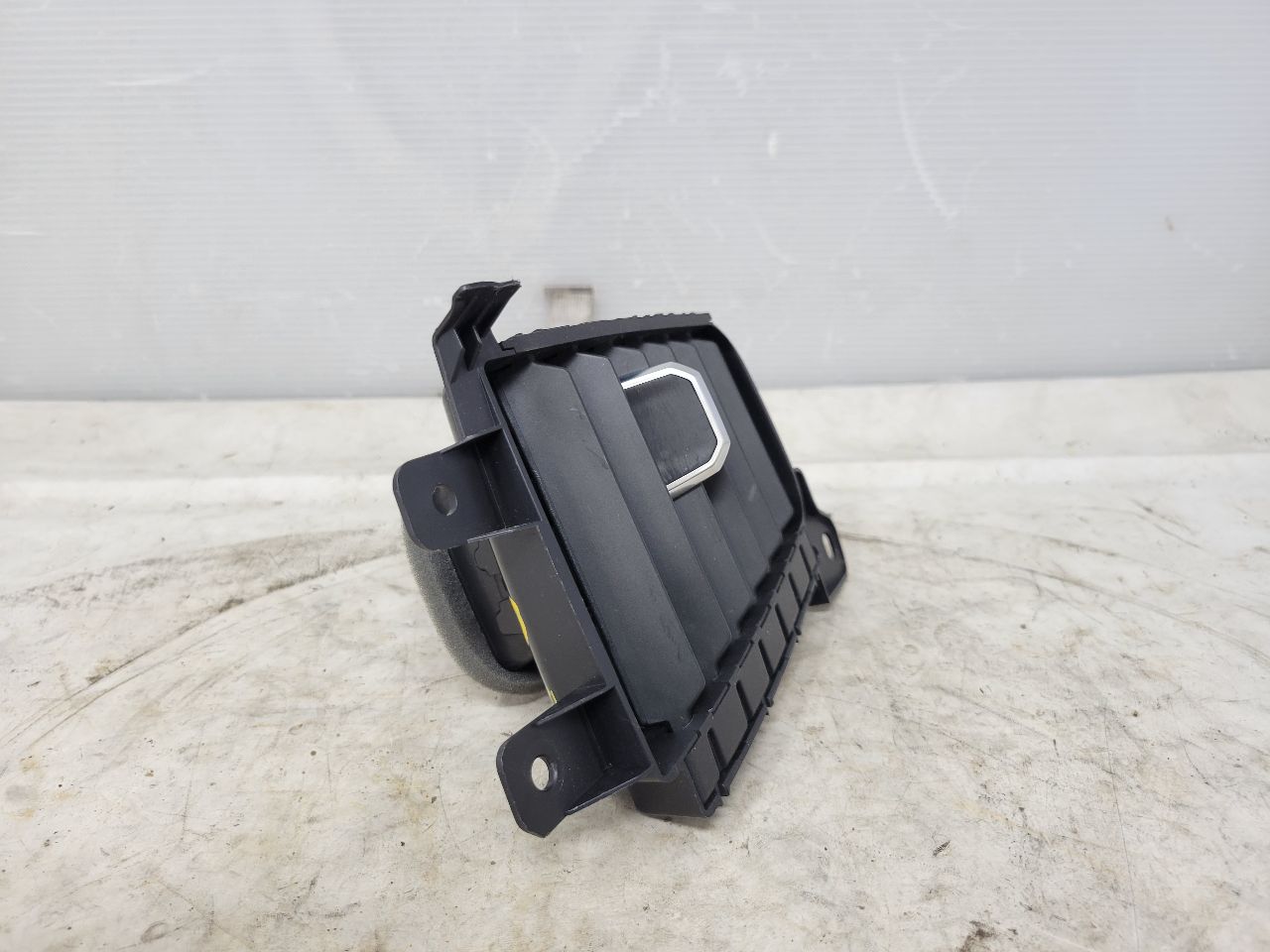 2023 SIERDEN15 RH PASSENGER DASH VENT 85588251 29111 - image 9