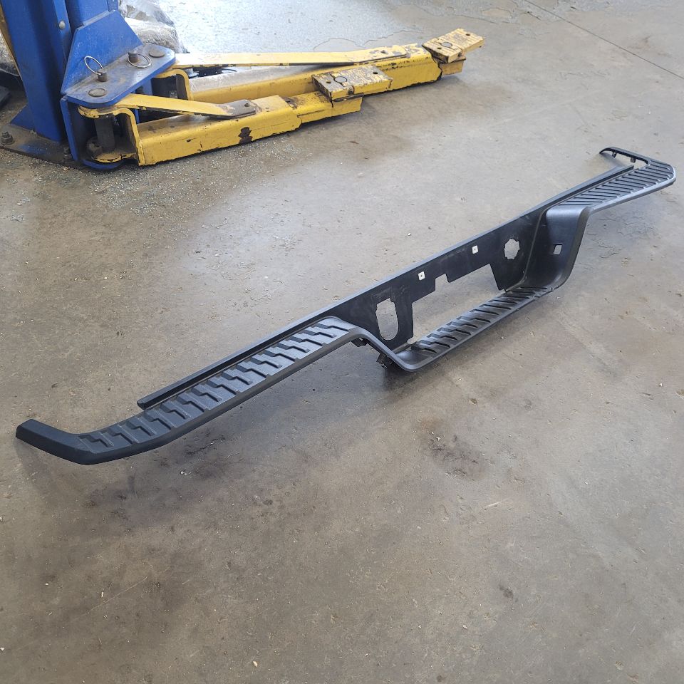 2023 SIERDEN15 REAR BUMPER UPPER STEP PAD ONLY 29117 - image 2