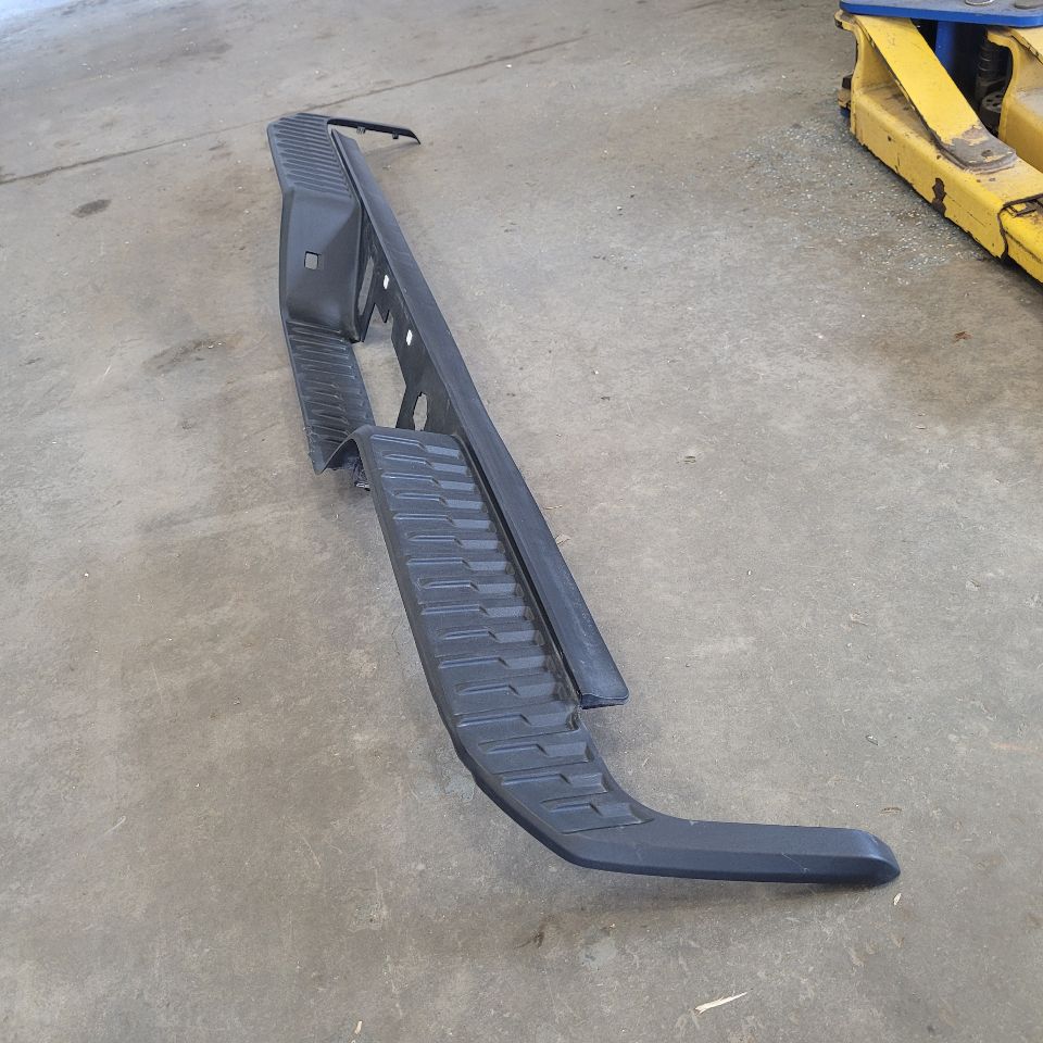 2023 SIERDEN15 REAR BUMPER UPPER STEP PAD ONLY 29117 - image 5