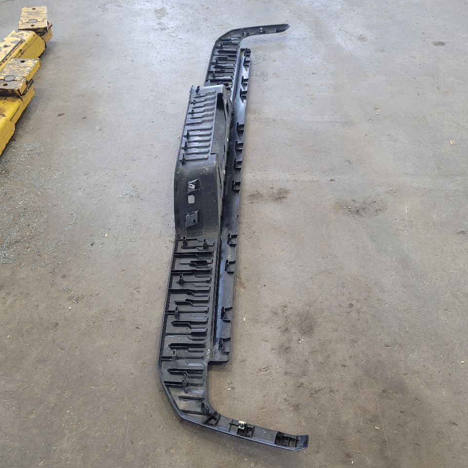 2023 SIERDEN15 REAR BUMPER UPPER STEP PAD ONLY 29117 - image 13