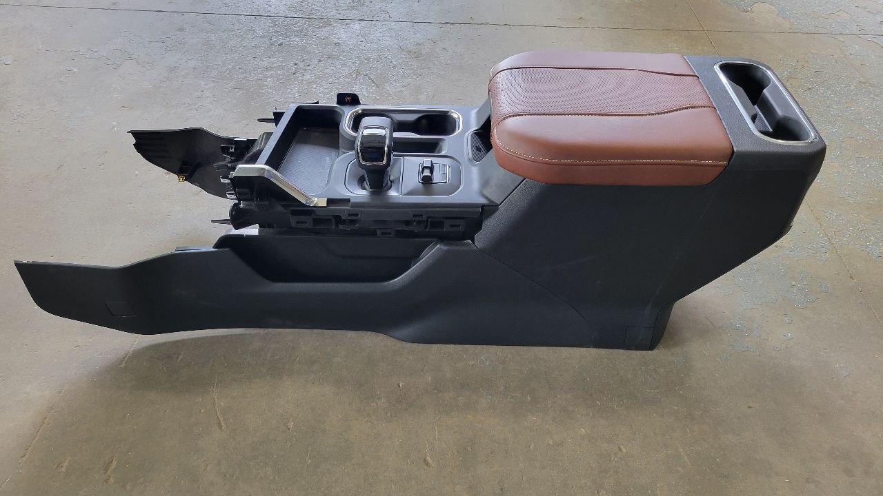 2023 SIERDEN15 DENALI ULTIMATE CENTER CONSOLE 29136 - image 2
