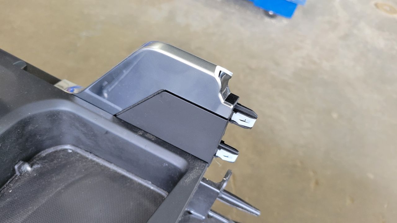 2023 SIERDEN15 DENALI ULTIMATE CENTER CONSOLE 29136 - image 15