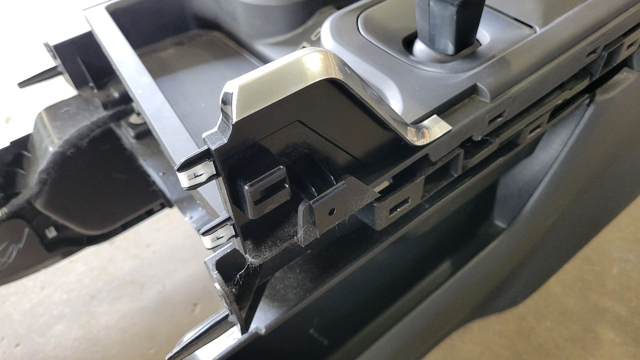 2023 SIERDEN15 DENALI ULTIMATE CENTER CONSOLE 29136 - image 12