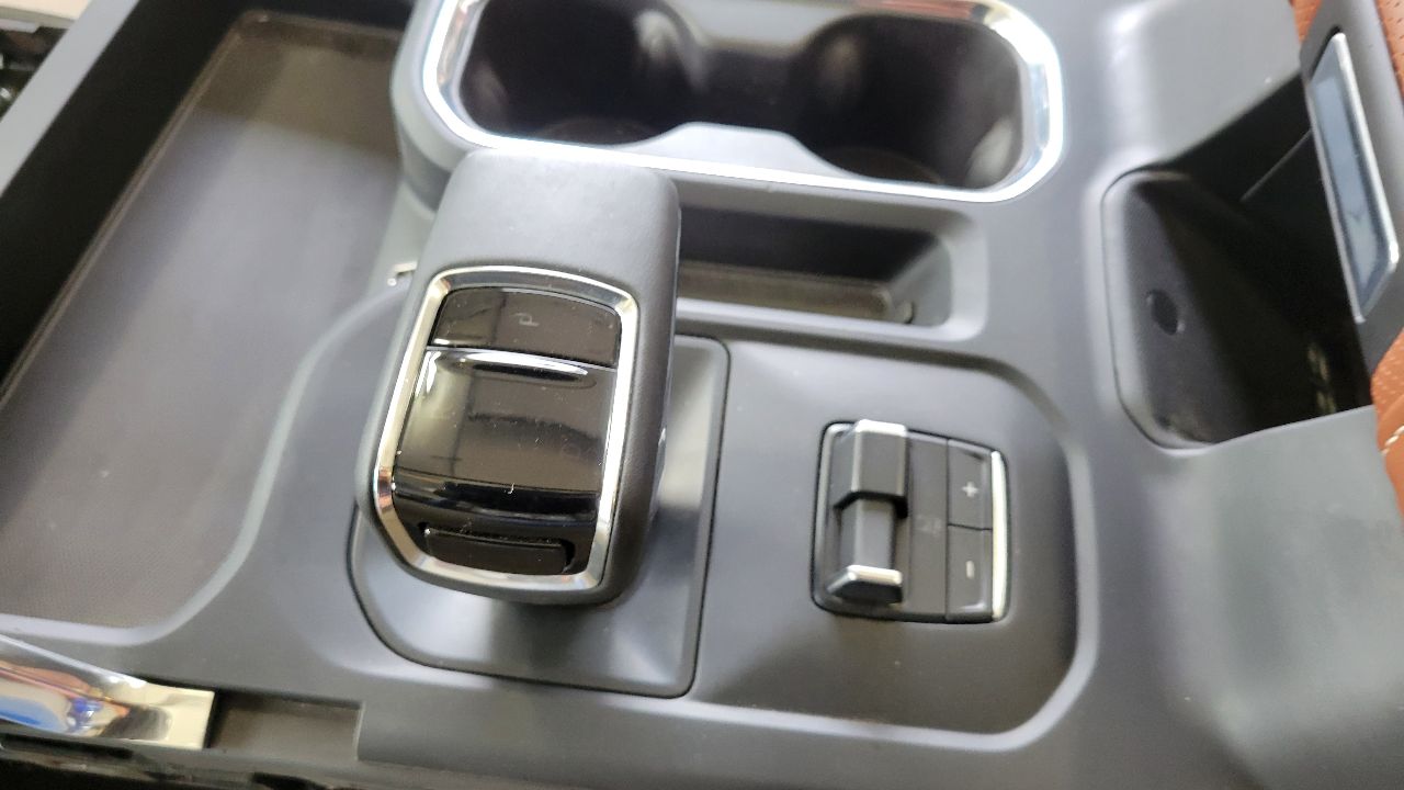 2023 SIERDEN15 DENALI ULTIMATE CENTER CONSOLE 29136 - image 10
