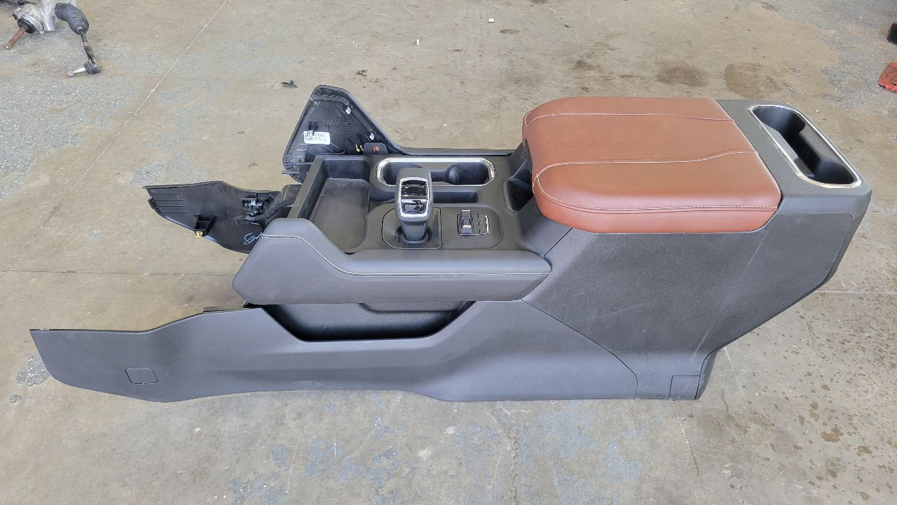 2023 SIERDEN15 DENALI ULTIMATE CENTER CONSOLE 29136 - image 1