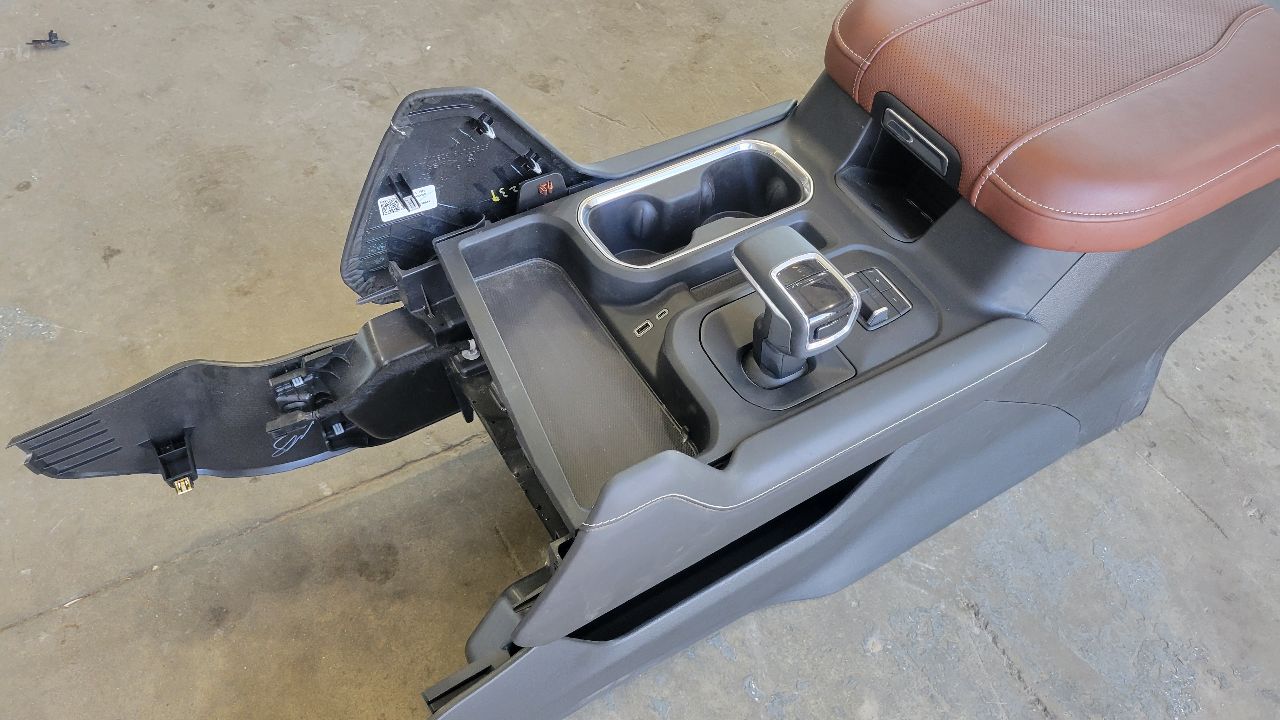 2023 SIERDEN15 DENALI ULTIMATE CENTER CONSOLE 29136 - image 11