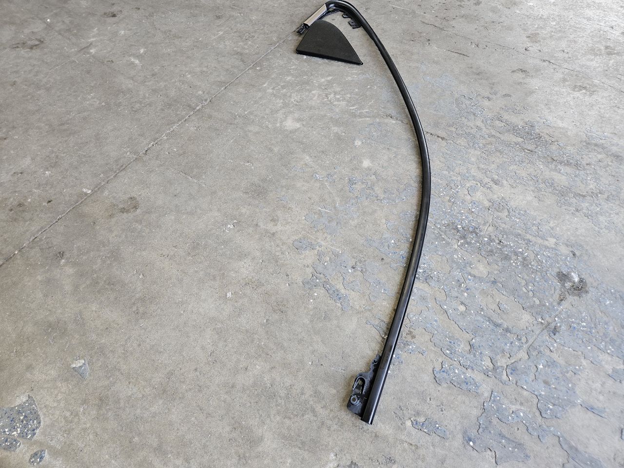 2022 SILVRDO15 LH FRONT UPPER REVEAL MOLDING BLACK 29170 - image 3