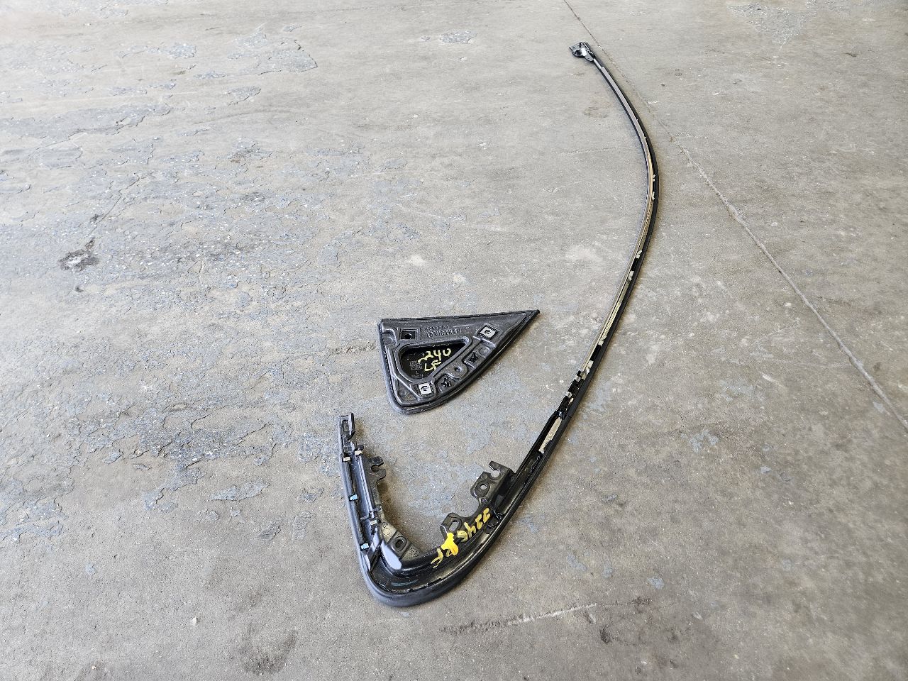 2022 SILVRDO15 LH FRONT UPPER REVEAL MOLDING BLACK 29170 - image 7