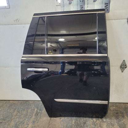 2019 ESCALADE RH REAR DOOR BLACK GBA / 8555 000 29181 - image 1