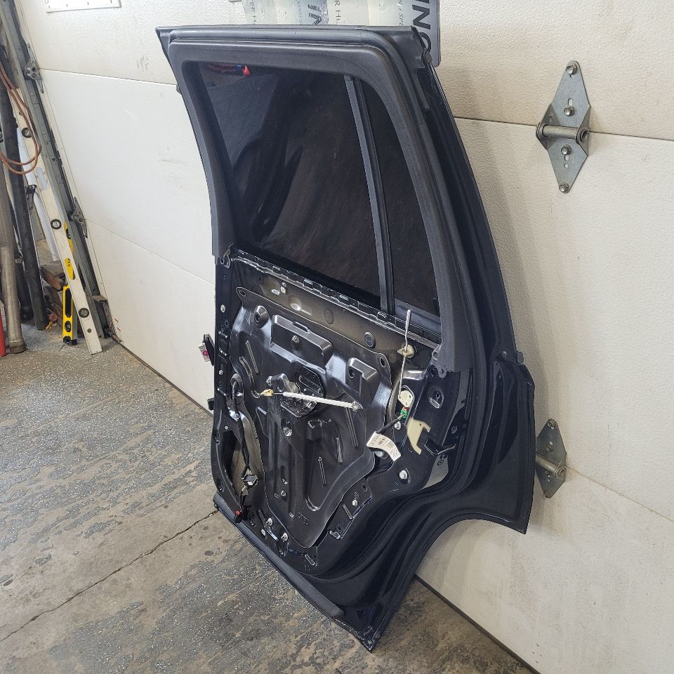 2019 ESCALADE RH REAR DOOR BLACK GBA / 8555 000 29181 - image 6