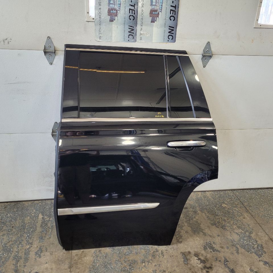 2019 ESCALADE LH REAR DOOR BLACK GBA / 8555. 000 29182 - image 1