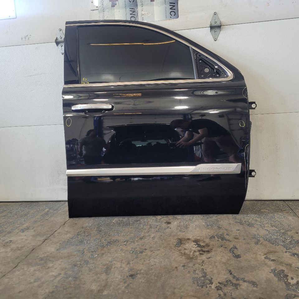 2019 ESCALADE RH FRONT DOOR BLACK 6L1.5 LIP DENTED 29184 - image 4