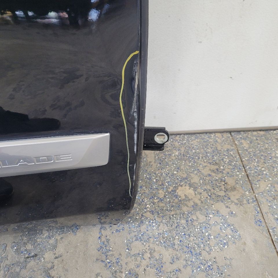 2019 ESCALADE RH FRONT DOOR BLACK 6L1.5 LIP DENTED 29184 - image 7