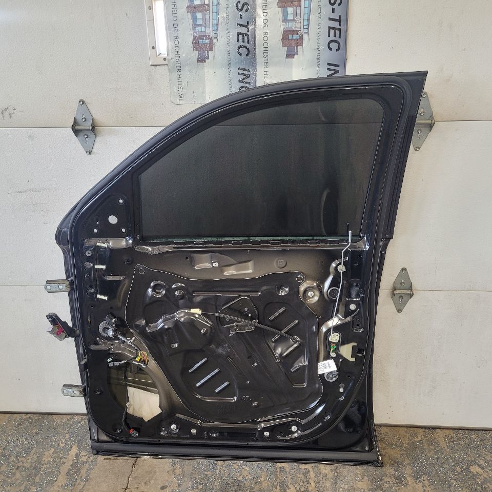 2019 ESCALADE RH FRONT DOOR BLACK 6L1.5 LIP DENTED 29184 - image 9