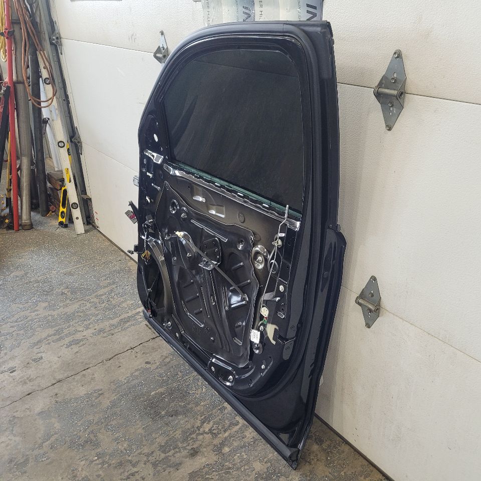 2019 ESCALADE RH FRONT DOOR BLACK 6L1.5 LIP DENTED 29184 - image 11