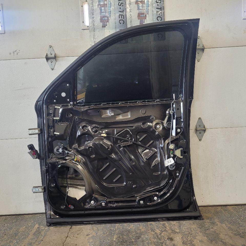 2019 ESCALADE RH FRONT DOOR BLACK 6L1.5 LIP DENTED 29184 - image 12