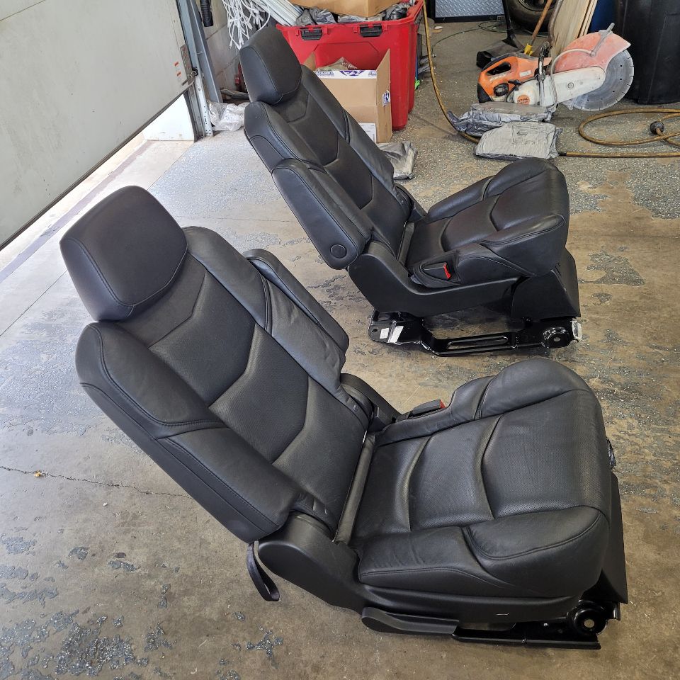 2019 ESCALADE 2ND ROW REAR BUCKET SEATS BLACK 29185 - image 2