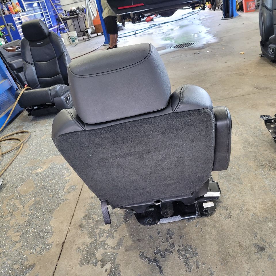 2019 ESCALADE 2ND ROW REAR BUCKET SEATS BLACK 29185 - image 7