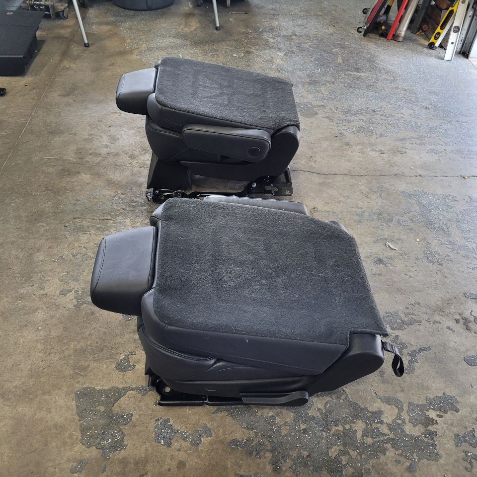 2019 ESCALADE 2ND ROW REAR BUCKET SEATS BLACK 29185 - image 14