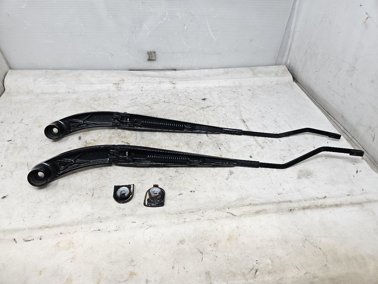 2019 ESCALADE FRONT WINDSHIELD WIPER ARMS ARM PAIR 29190 - image 6
