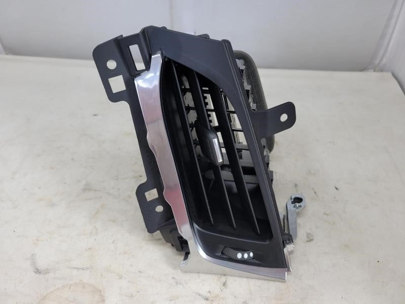 2017 ESCALADE 22946836 RH OUTER DASH VENT 291 - image 1