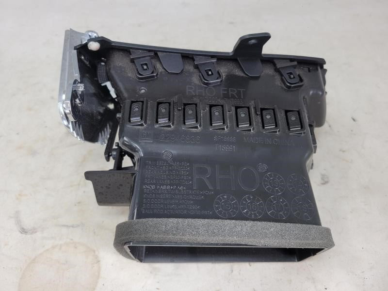 2017 ESCALADE 22946836 RH OUTER DASH VENT 291 - image 4