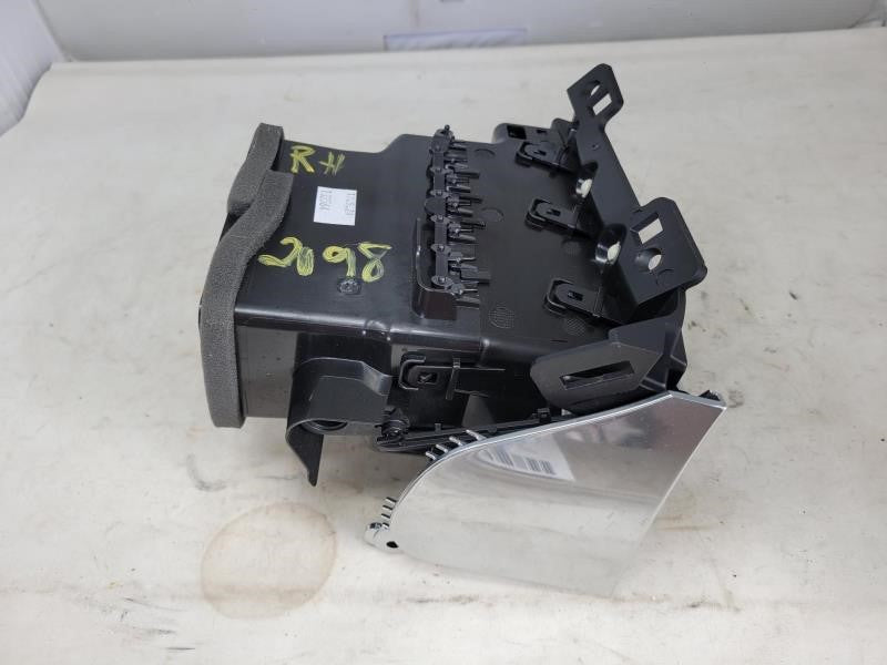 2017 ESCALADE 22946836 RH OUTER DASH VENT 291 - image 6