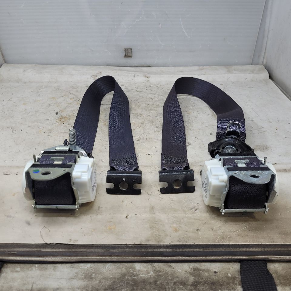 2017 SIERDEN15 2ND ROW REAR LH RH SEAT BELTS 29207 - image 7