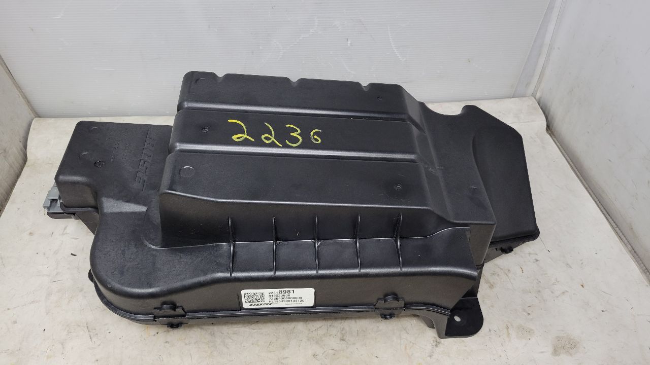 2019 ESCALADE CENTER CONSOLE BOSE SUBWOOFER 29225 - image 3