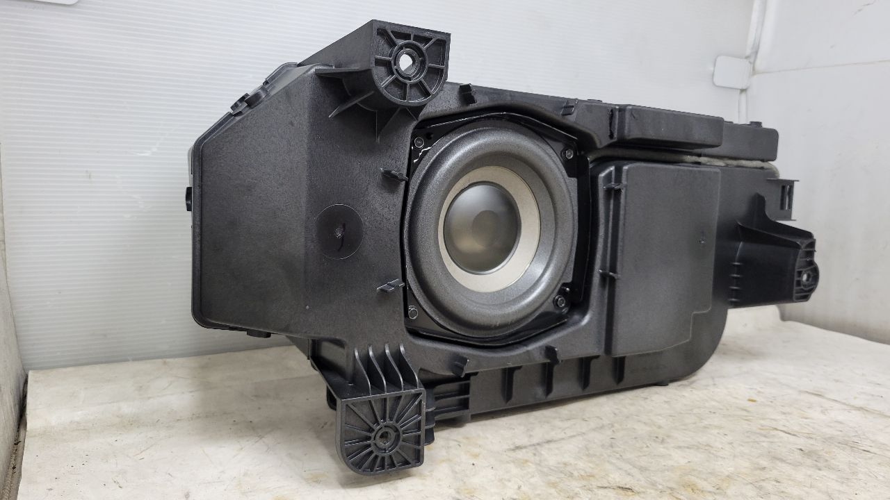 2019 ESCALADE CENTER CONSOLE BOSE SUBWOOFER 29225 - image 11