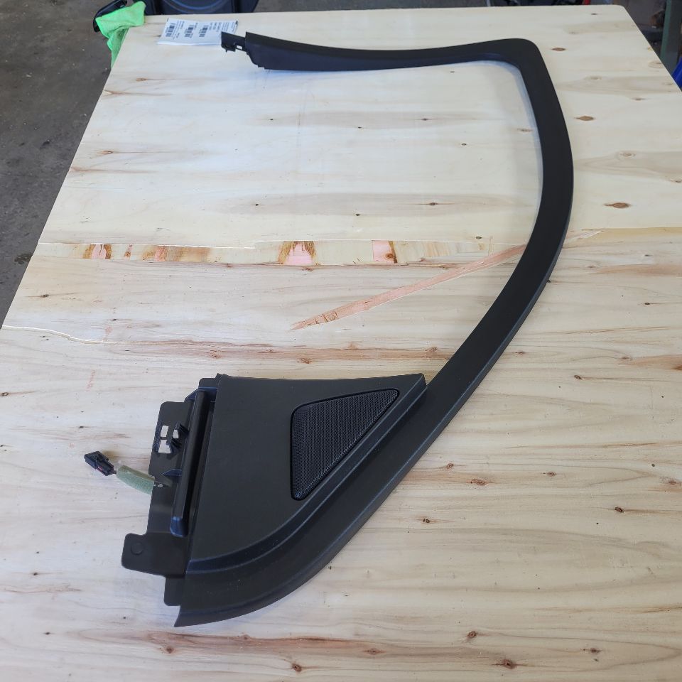 2019 ESCALADE LH DRIVER UPPER DOOR PANEL TRIM 29235 - image 2